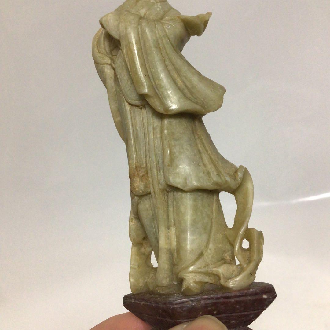 翡翠製女性像 伝統的彫刻