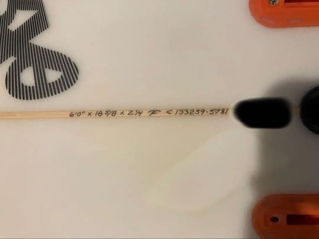 ショートボード 6'0\" x 18 5/8\" x 2 1/4\" フィン付き